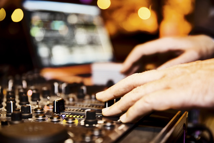 Mischpult eines DJ, DJ Pult